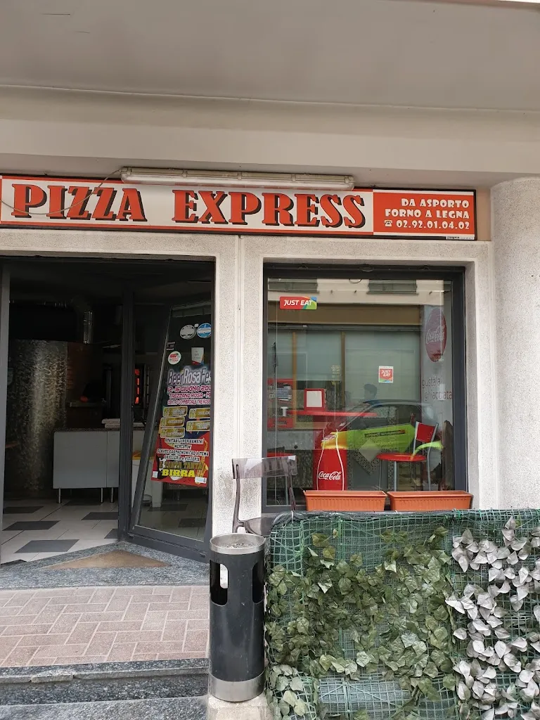 Pizzeria Express di Ramy restaurant in Grezzago