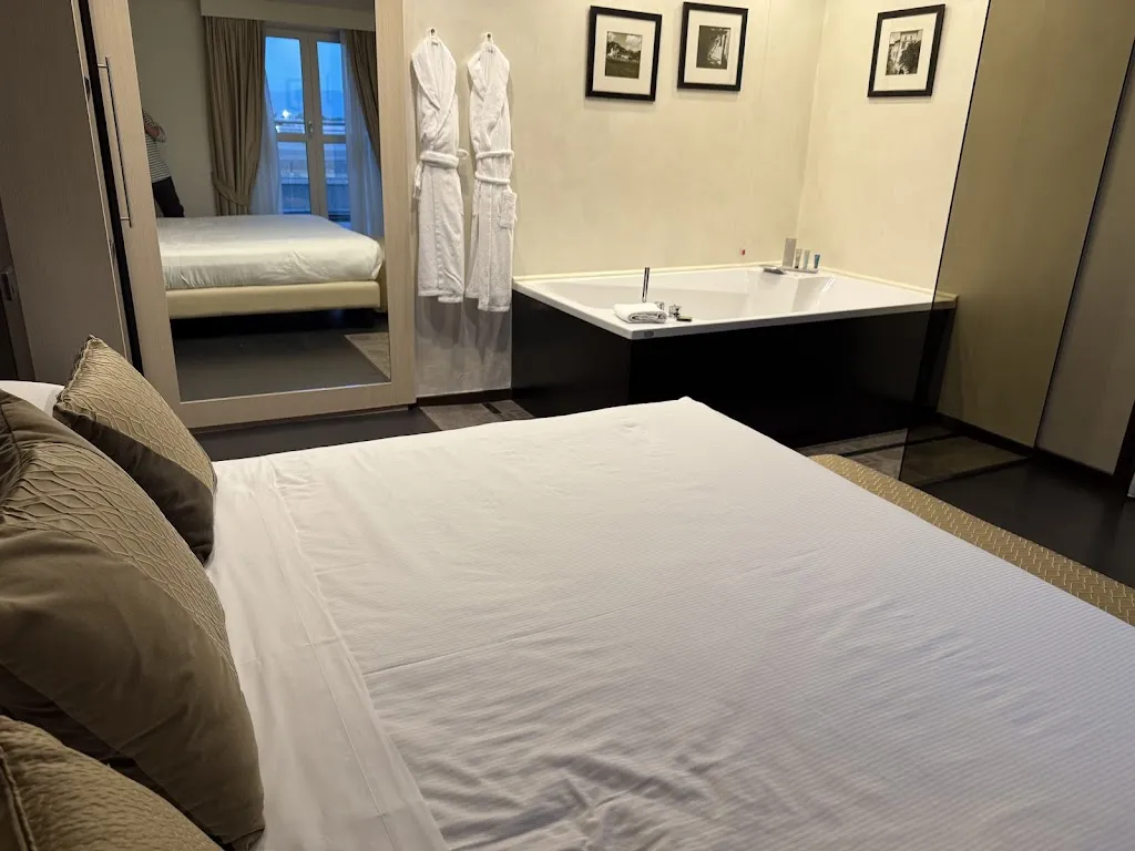 Julie Vaughn_L'Officina_Grassobbio_review