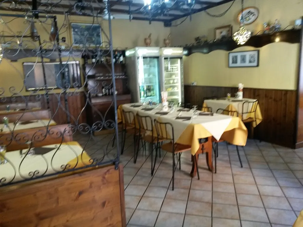 Pizzeria Bar Ristorante La Vela restaurant in Gravellona