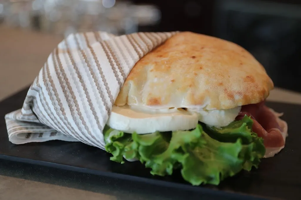 210 Sportway Lounge_Gravellona_slider_image_2