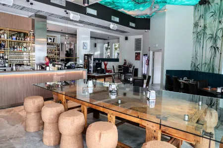 210 Sportway Lounge_Gravellona_slider_image_3