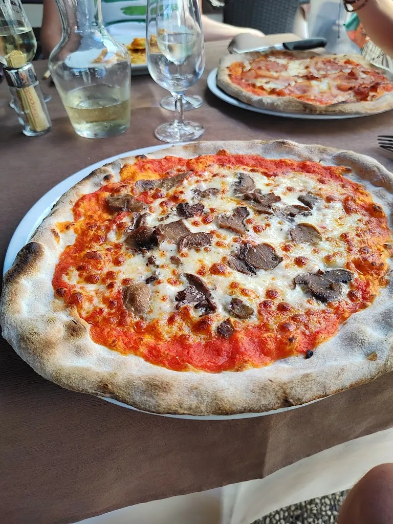 Ristorante Pizzeria La Casaccia_Gravellona_slider_image_2