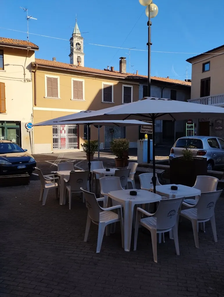 Snack Bar Gelateria Il Ritrovo restaurant in Guanzate