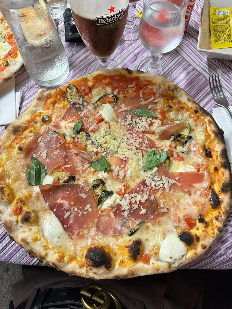 Ristorante Pizzeria La Fonte - Introbio _Introbio_slider_image_3