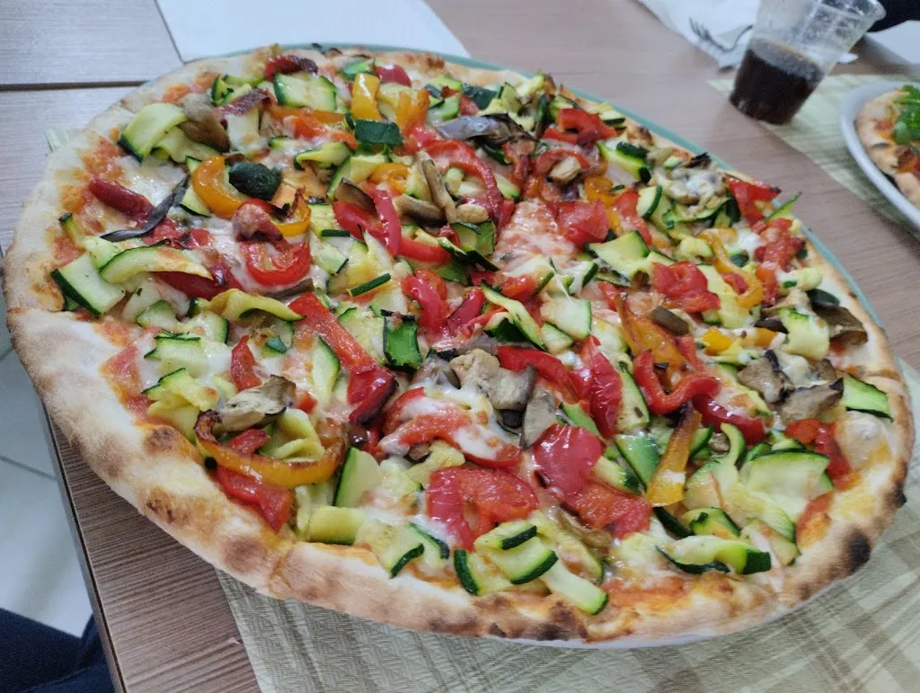 Pizzeria Emolo di El Fikey M._Introbio_slider_image_2