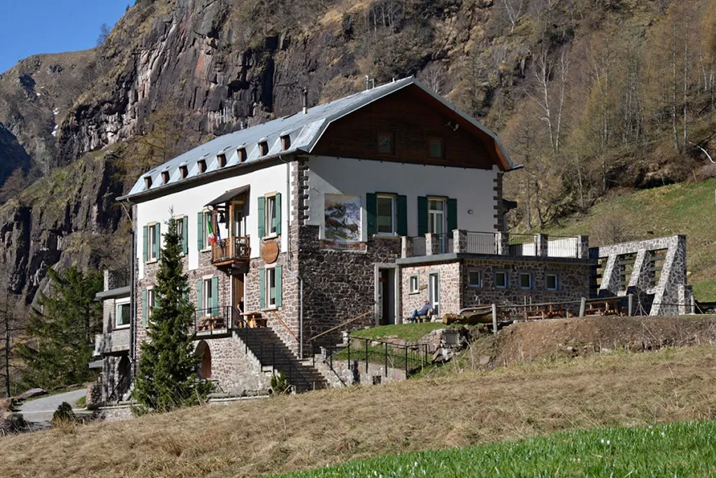 Rifugio Tavecchia_Introbio_slider_image_1