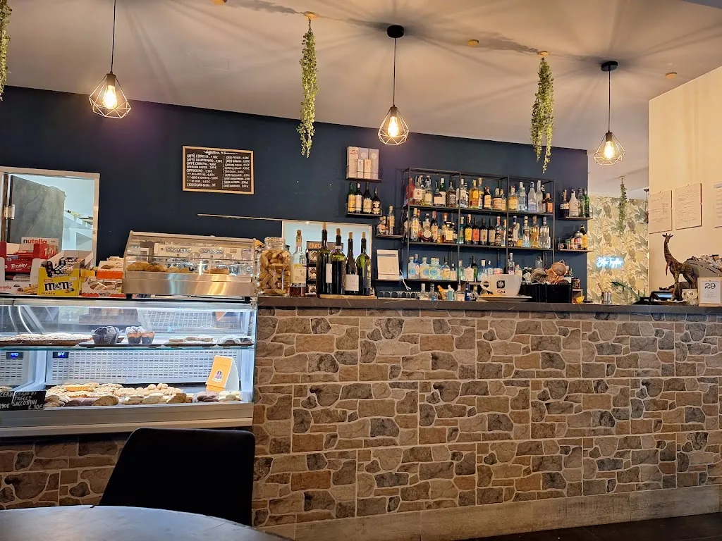 Bar Al Baciamano Food & Drink restaurant in Inverno e Monteleone