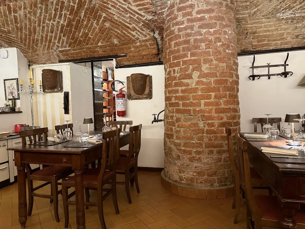 Osteria della Madonna da Peo restaurant in Inverno e Monteleone
