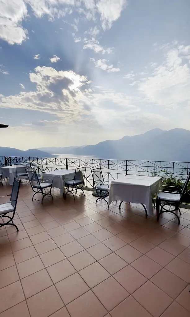 Derwent Rentals_I Due Roccoli_Iseo_review