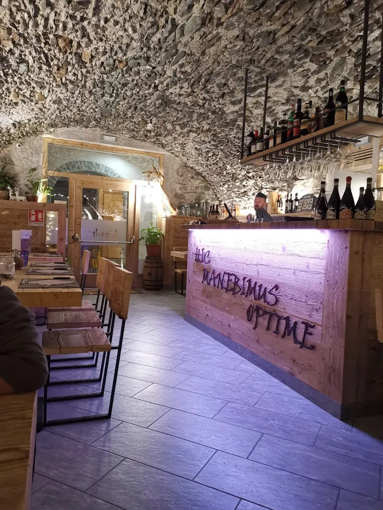 Niklas Schmitt_Pizzeria L'involt_Isolaccia_review