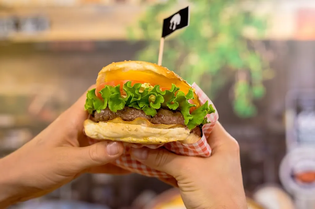 Oliver Railway Restaurant_Isolaccia_slider_image_2