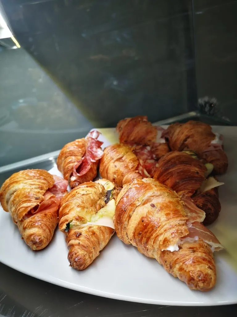 Isabella Napoletano_Rollo's Station_Ascoli Satriano_review