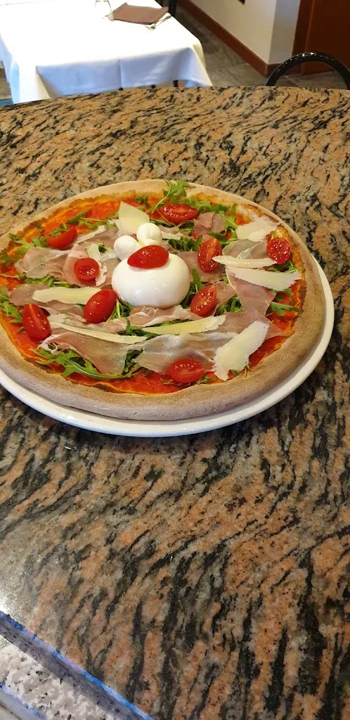 Pizzeria Il Sagittario_Laglio_slider_image_1