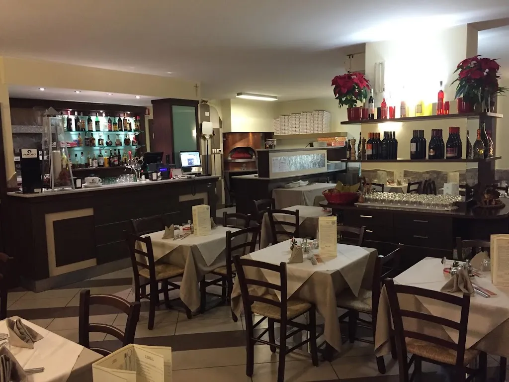 Al Pesce Vela Lambrugo restaurant in Lambrugo