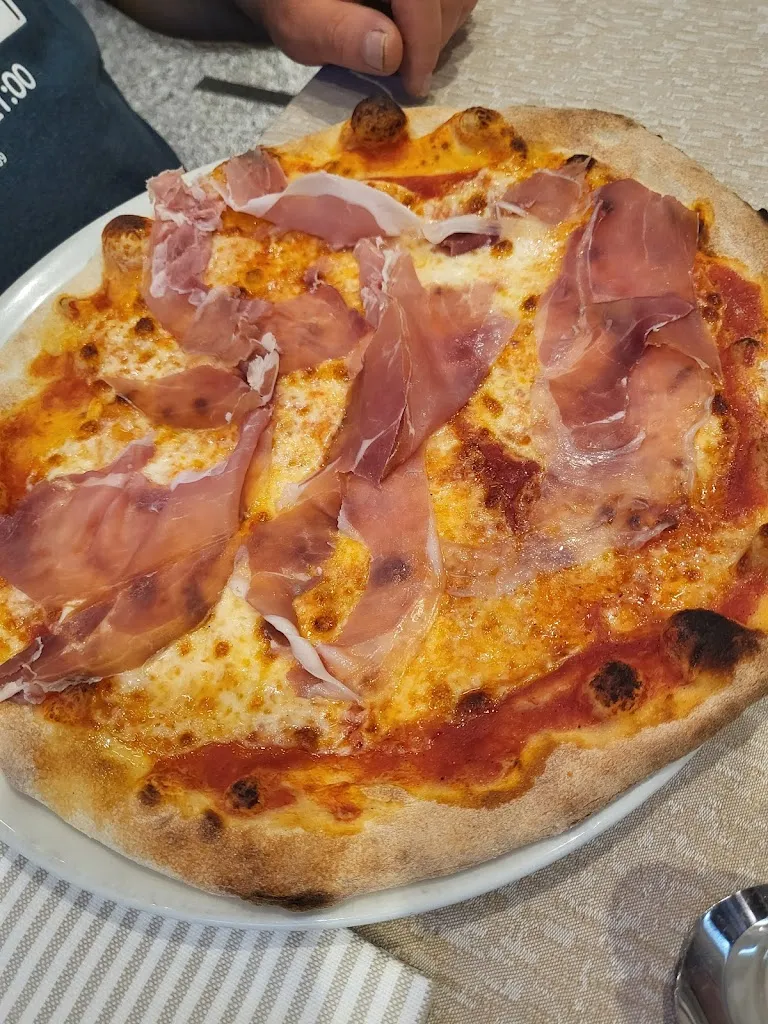 Pizzeria Ristorante Vesuvio_Landriano_slider_image_3