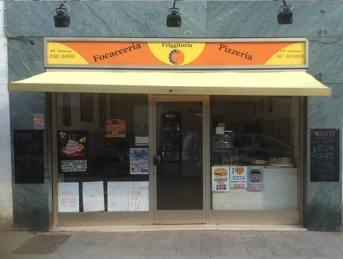 Pizzeria Focacceria Soleluna restaurant in Landriano