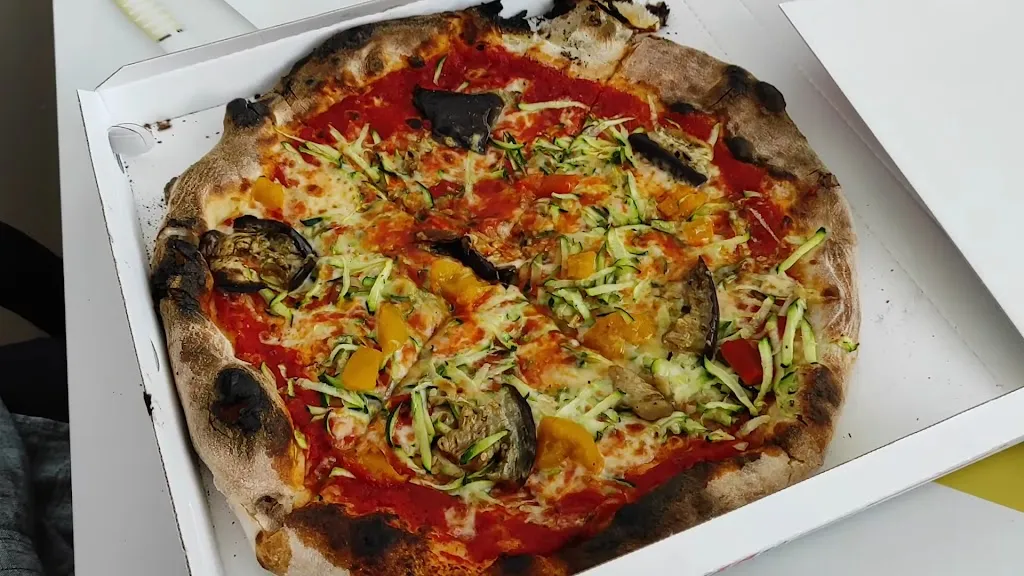 Pizza e via_Lallio_slider_image_2