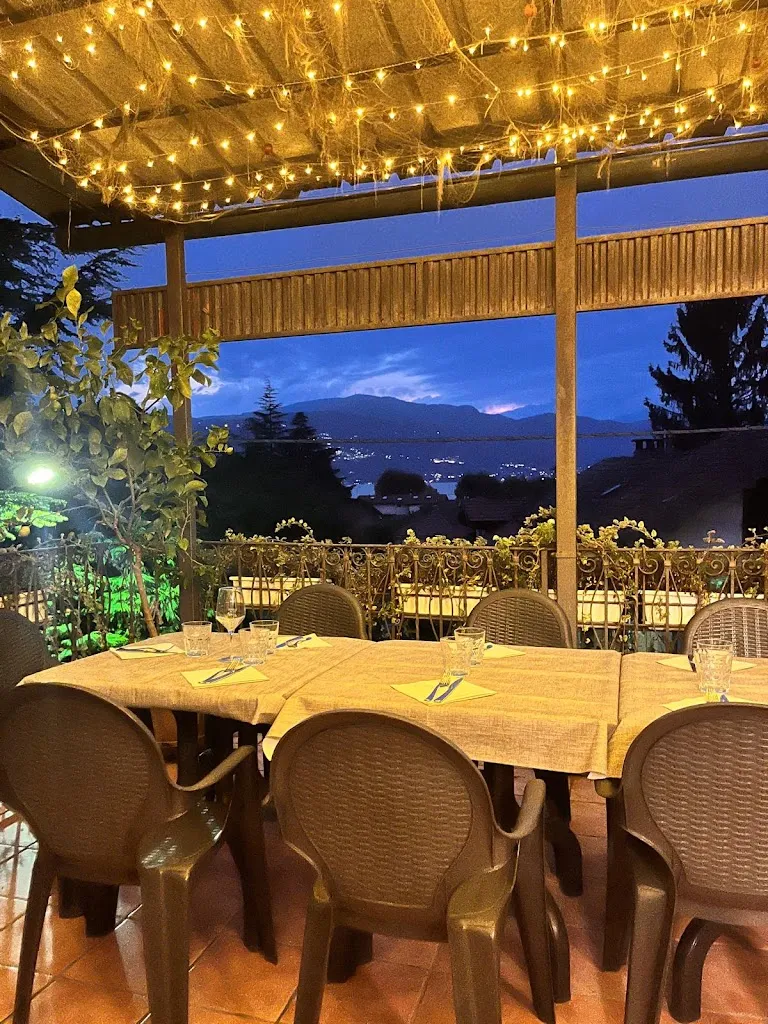 Antonio Malfara'_Circolo Di Cerro_Laveno_recensione