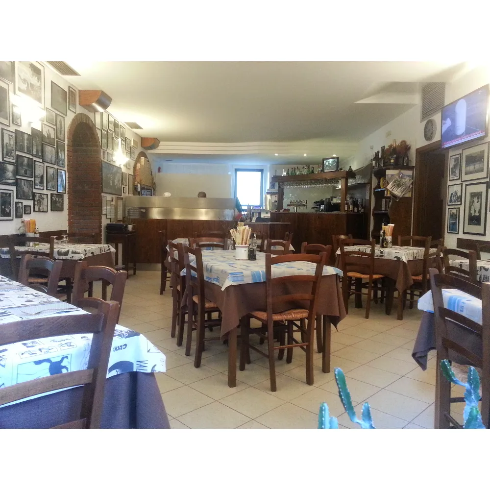 Pizzeria Trattoria La Lampara. restaurant in Laveno