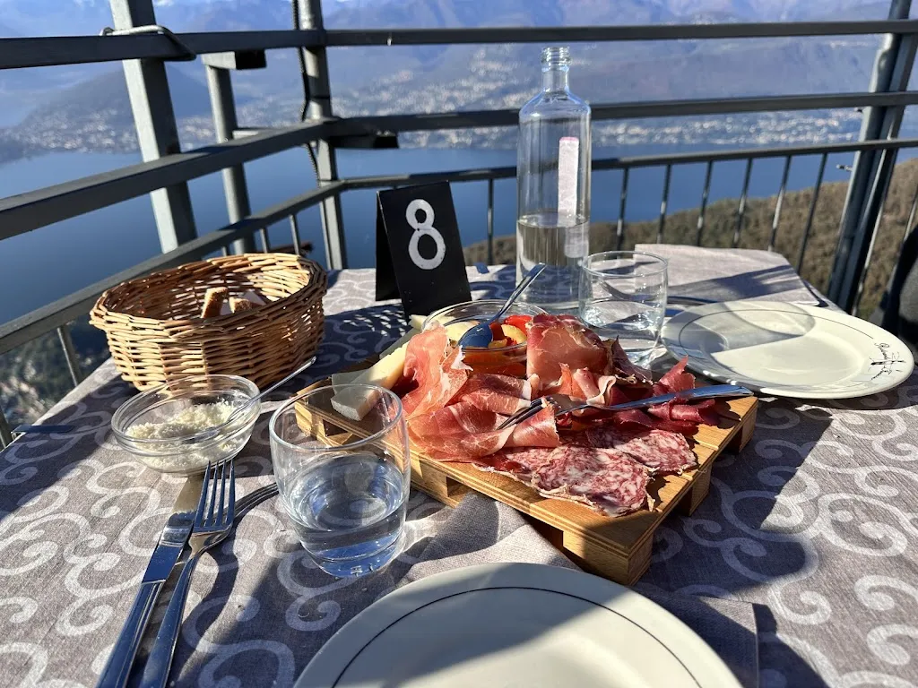 Fum0ronivie Del Lago Maggiore - Sasso del Ferro - Laveno_Laveno_slider_image_3