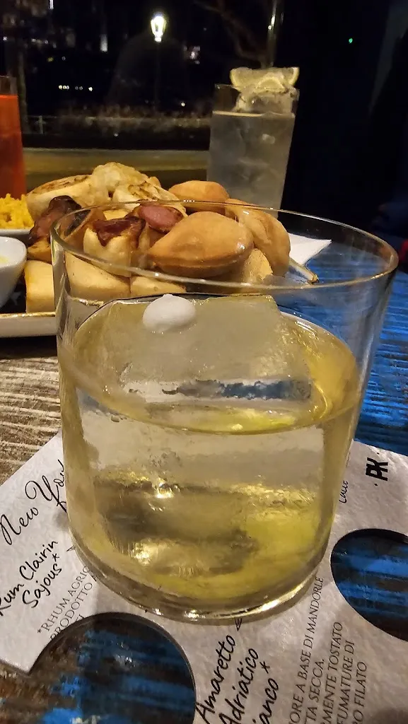 Taha Mousavi_Patrick's Kafé_Laveno_review