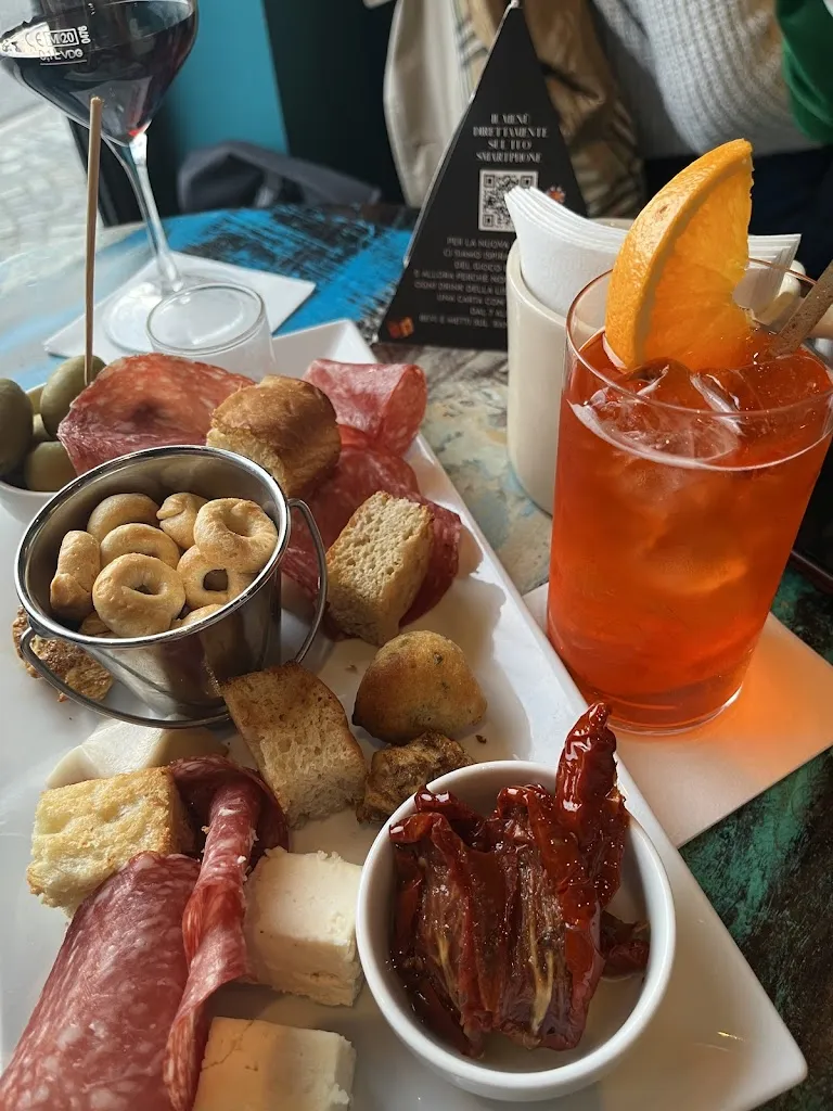 Ron Schimanski_Patrick's Kafé_Laveno_review