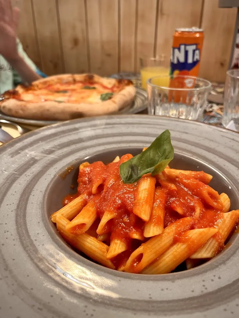 Elisabeth_Pizzeria Giuseppe Esposito GE_Laveno_review