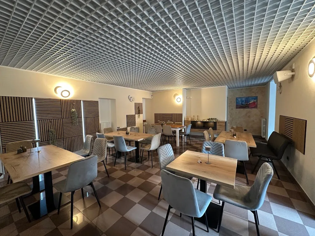 Pizzeria Giuseppe Esposito GE restaurant in Laveno