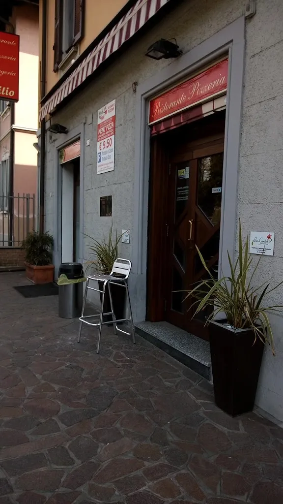 Pizzeria Mordi e Fuggi restaurant in Lesmo