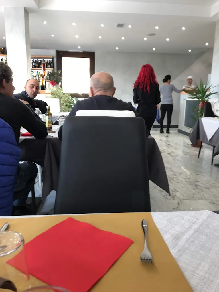 Massimiliano Paterniti_Zodiaco - Bar Ristorante e pizzeria con terrazza esterna a Limido Comasco_Limido Comasco_review