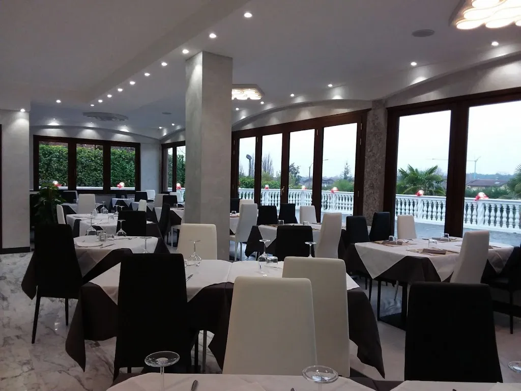 Zodiaco - Bar Ristorante e pizzeria con terrazza esterna a Limido Comasco_Limido Comasco_slider_image_3