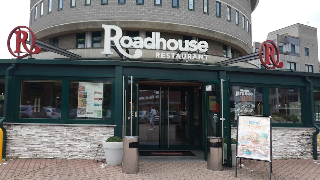 ROADHOUSE RESTAURANT COMO LIPOMO_Lipomo_slider_image_1