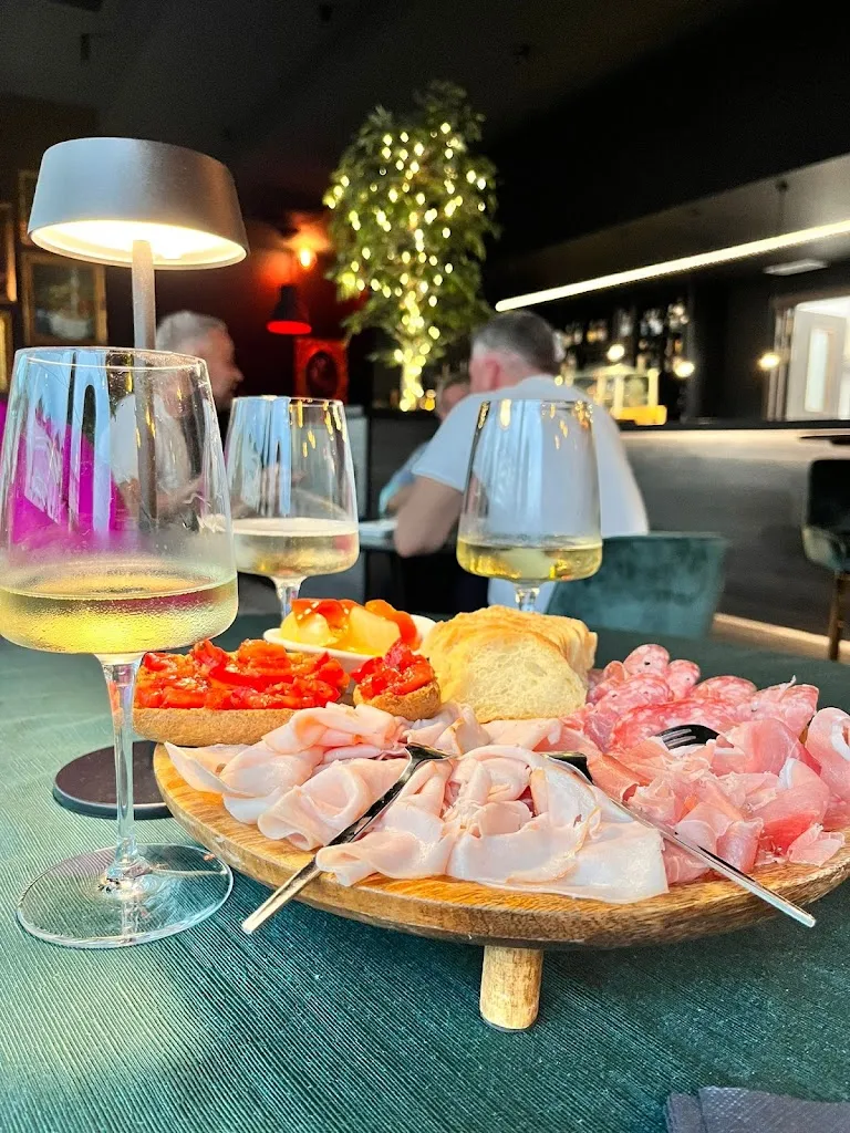 Joy Class Bistrot_Lipomo_slider_image_2