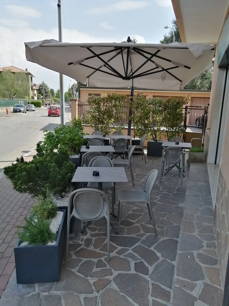 Caffè Centrale restaurant in Liscate