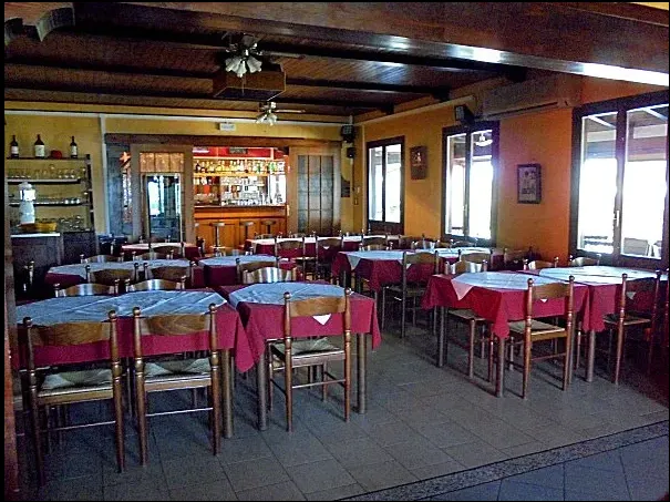 J Cafe' Lago Venere restaurant in Livraga