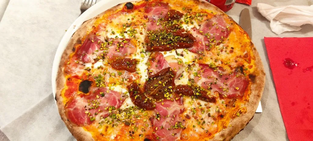 Rossana Guastamacchia_L'artigiano della pizza_Binetto_recensione