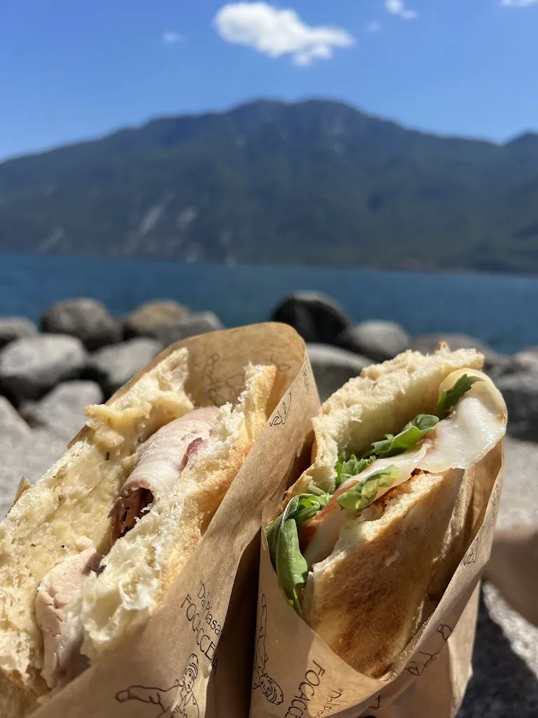 Anya Lee_Focacceria Dal Piasarot_Limone sul Garda_review