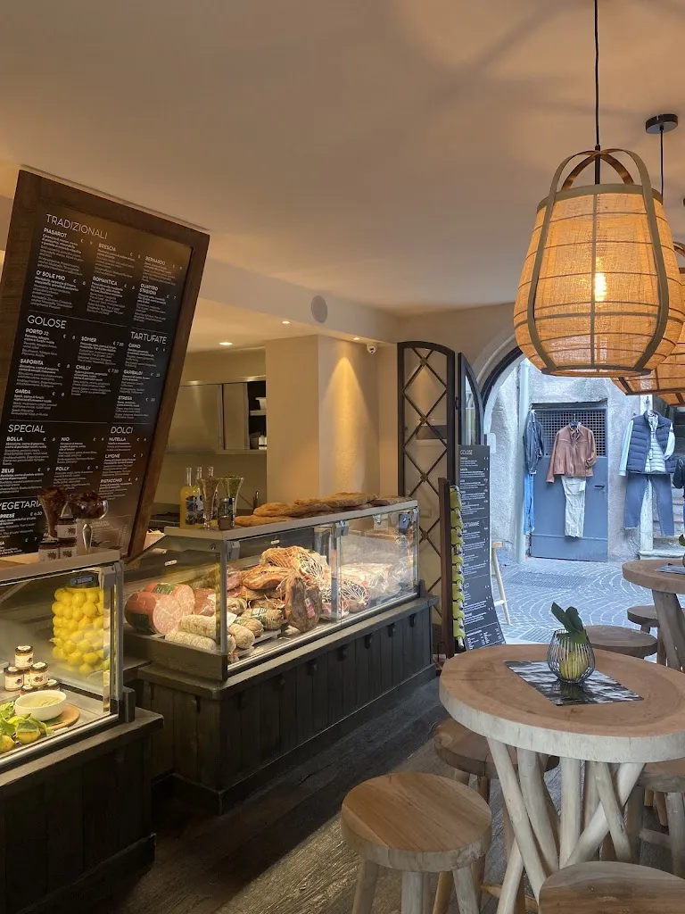 Focacceria Dal Piasarot restaurant in Limone sul Garda