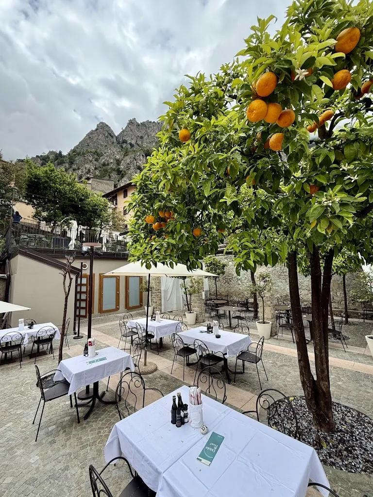 Ristorante Bar Pizzeria L'Agrumeto restaurant in Limone sul Garda