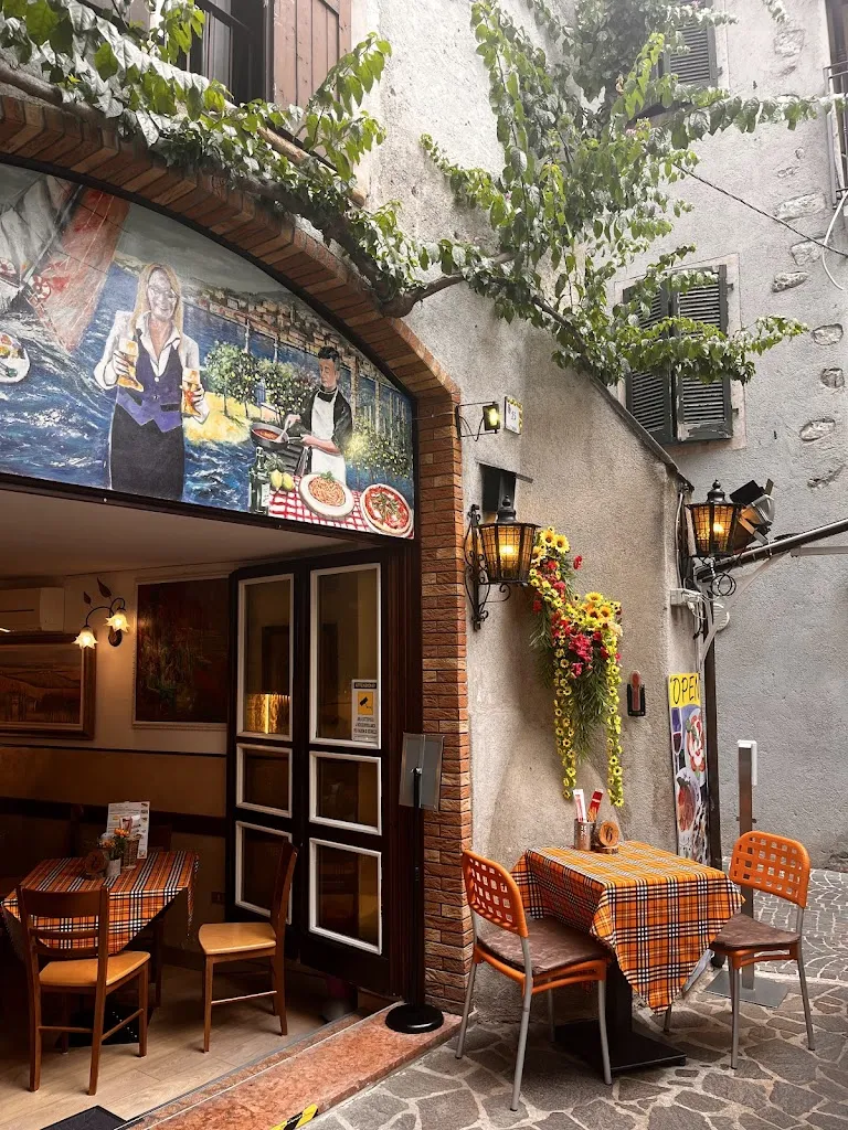 Bar Spaghetteria Da Titano Di Fort Enea restaurant in Limone sul Garda