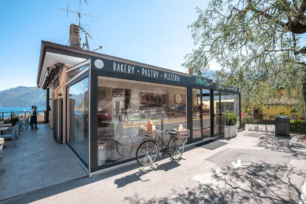 Turista Pizzeria/Backery/Pastry restaurant in Limone sul Garda