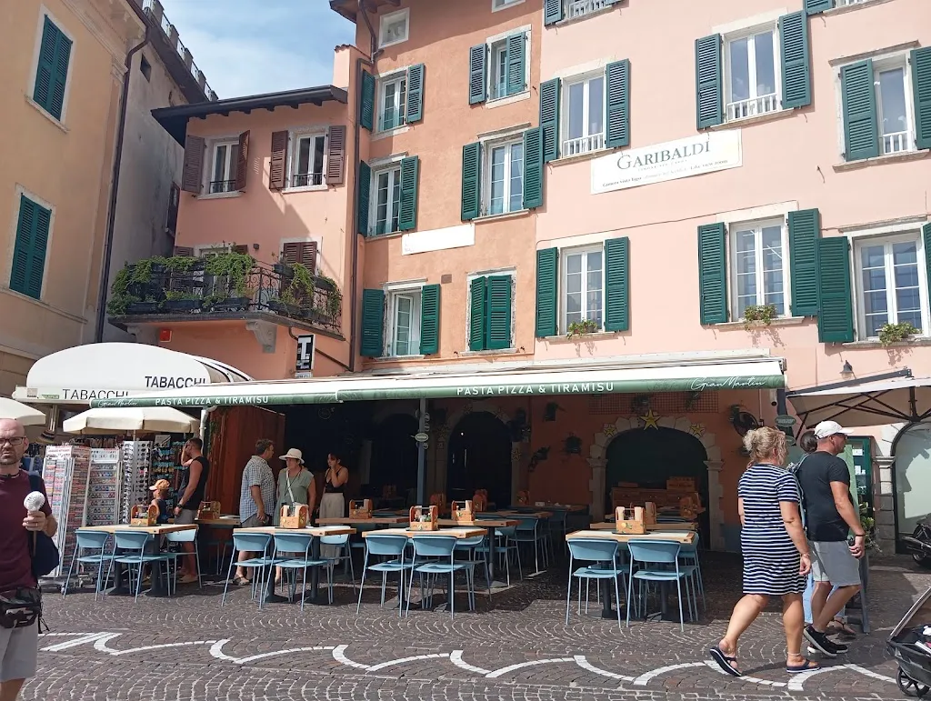 Karine Vermeulen_GianMartin - Pizza, pasta, Hamburger & Tiramisù_Limone sul Garda_review