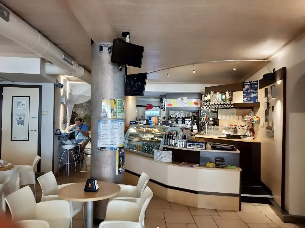 GianMartin - Pizza, pasta, Hamburger & Tiramisù restaurant in Limone sul Garda