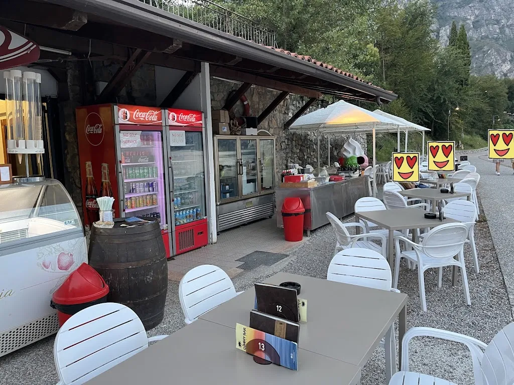 Bar Ristorante alla Spiaggia_Limone sul Garda_slider_image_1