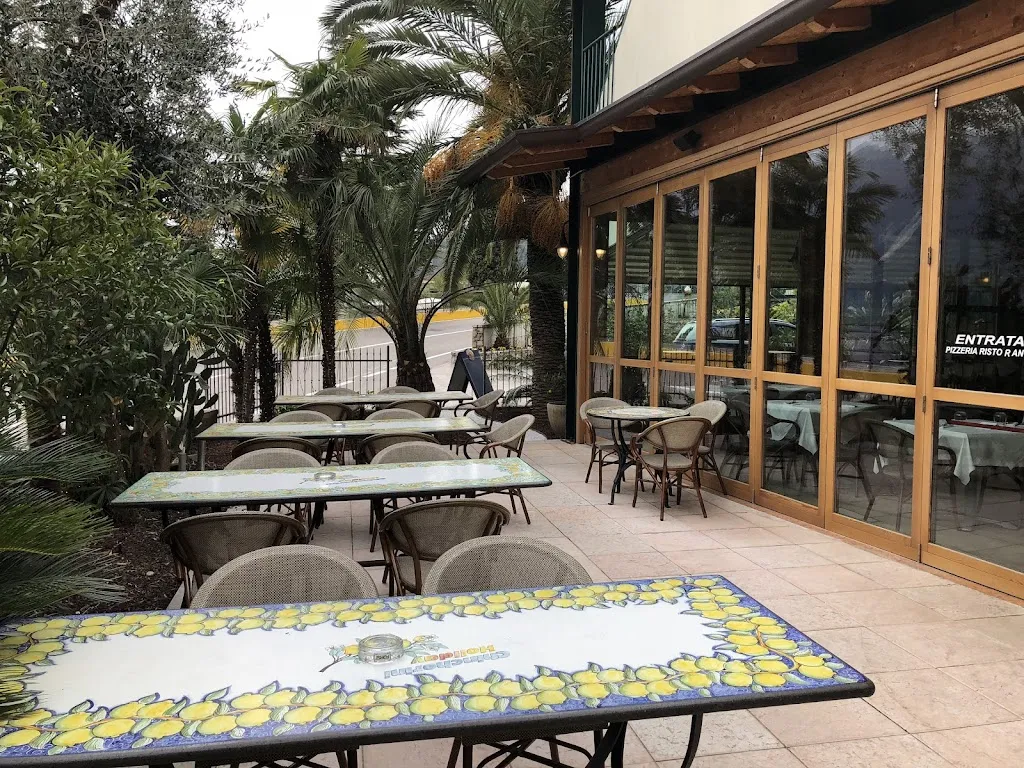 Al Pirata restaurant in Limone sul Garda