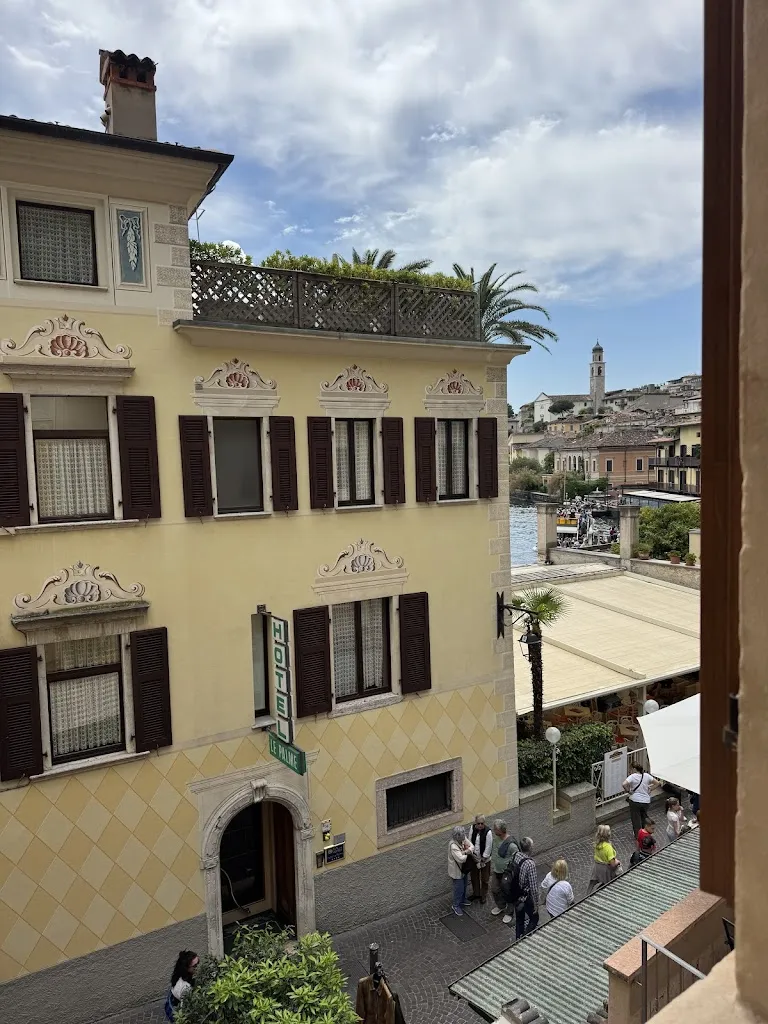 Jenni bastable_Hotel all'Azzurro_Limone sul Garda_review