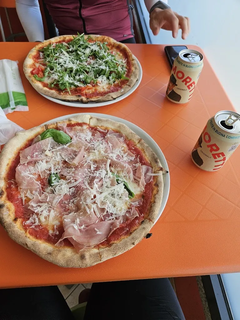 Quality Pizza_Longone al Segrino_slider_image_2