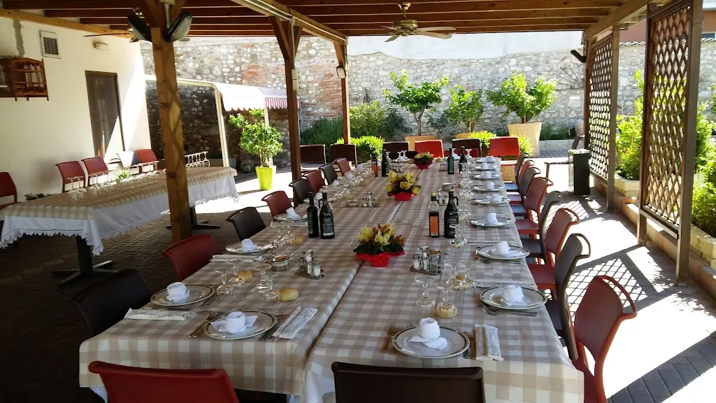 Trattoria Milani Locale Storico, con camere restaurant in Lonato
