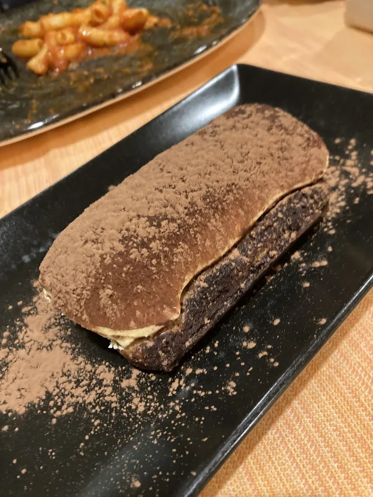 Akshay Joshi_La Vecia Hosteria ristorante pizzeria_Luisago_review