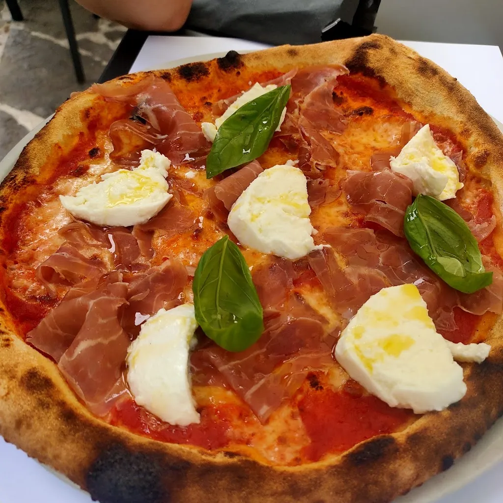 Giona Beach_Maccagno_slider_image_3